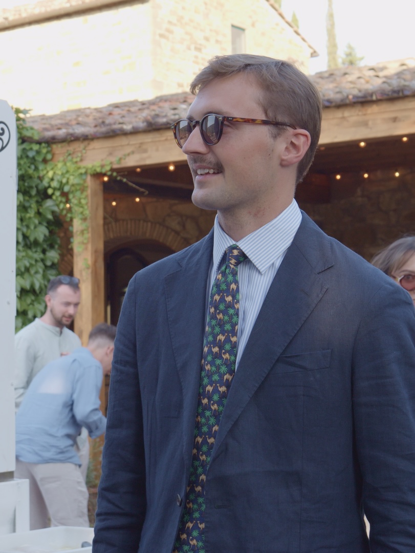 Wedding week gathering with pizza catering at a Tuscan villa