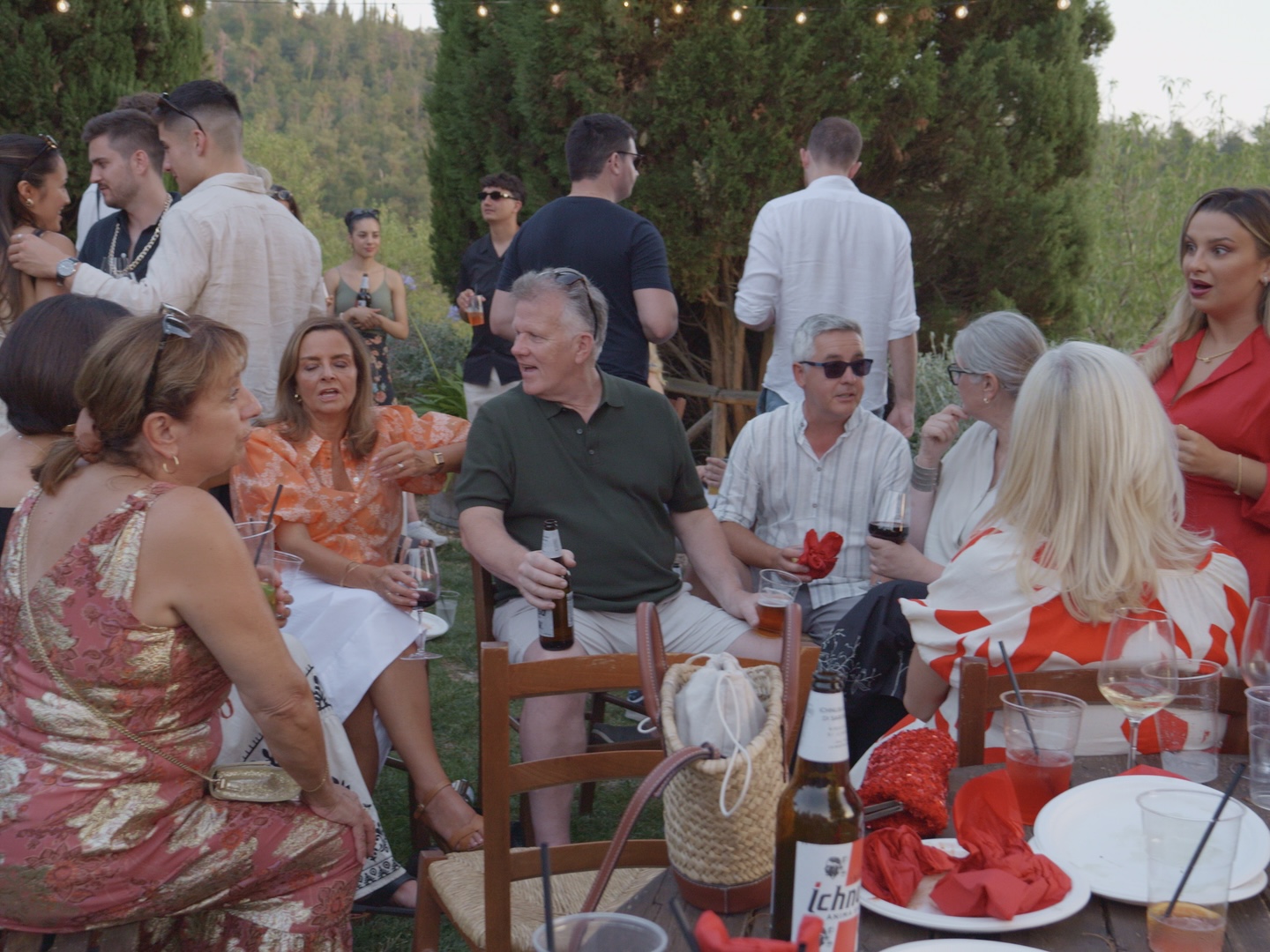 Relaxed day-after gathering with pizza at a villa in the Tuscan countryside