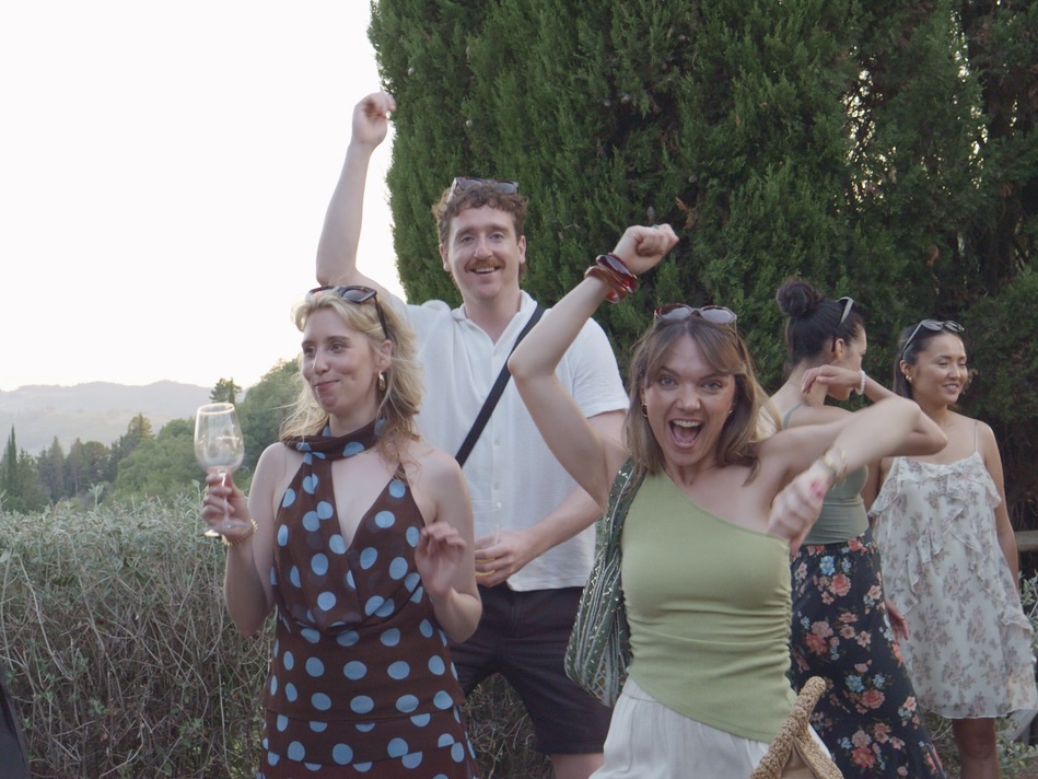 Wedding week gathering at a Tuscan villa with pizza served in the garden