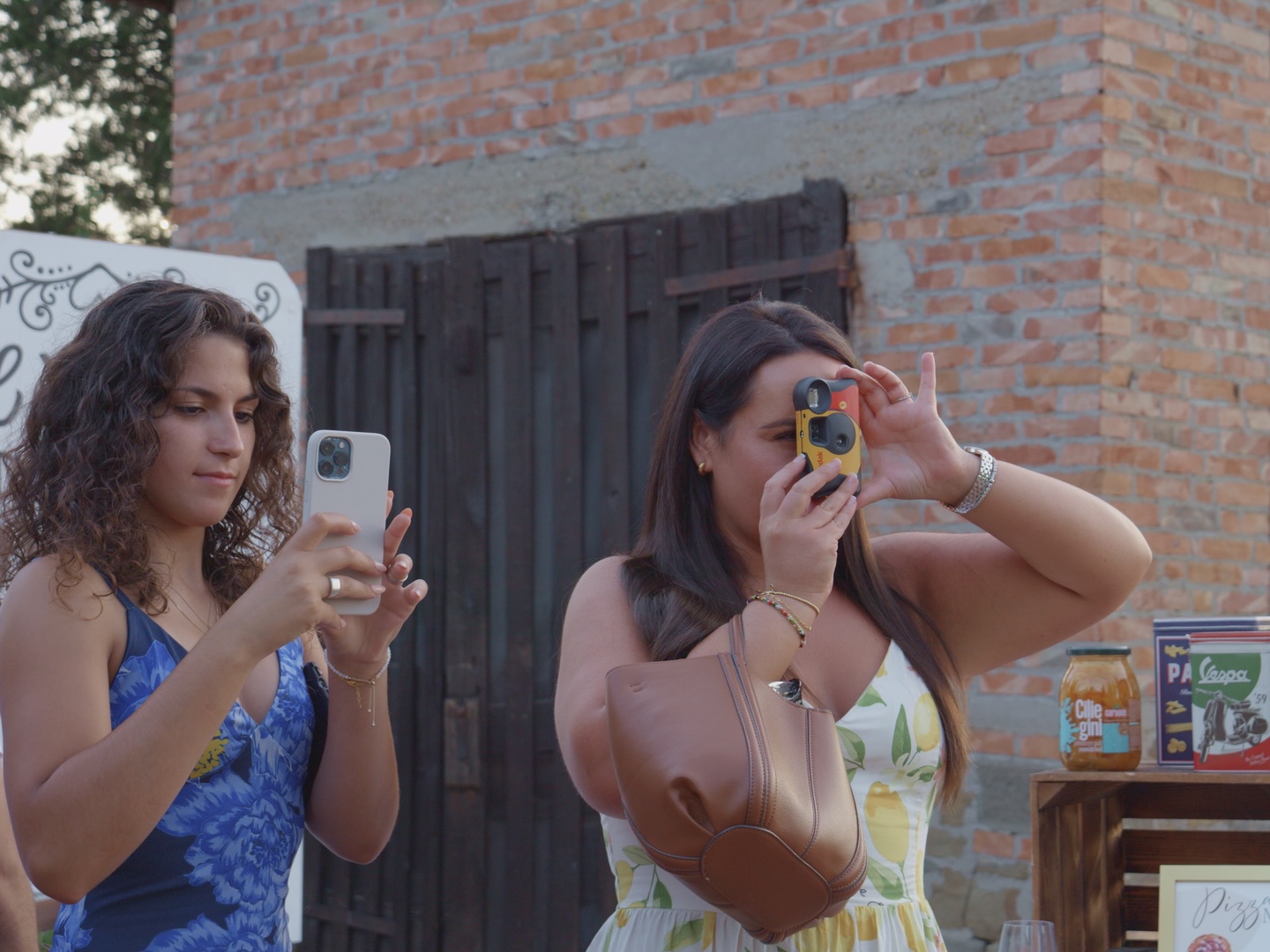 Mamma Mia Pizza Party food truck serving Neapolitan pizza at a Tuscan wedding